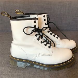 NEW Dr. Martens White Leather Size 7 US
